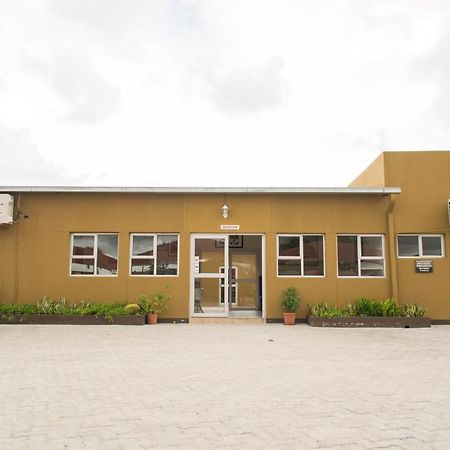 Ekamuti Town Lodge Oniihandi Exterior foto